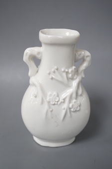 A Chinese blanc-de-chine vase 11.5cm